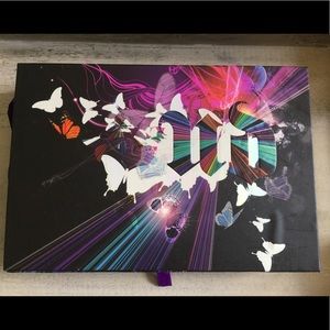 Urban Decay Limited Edition Book of Shadows 4